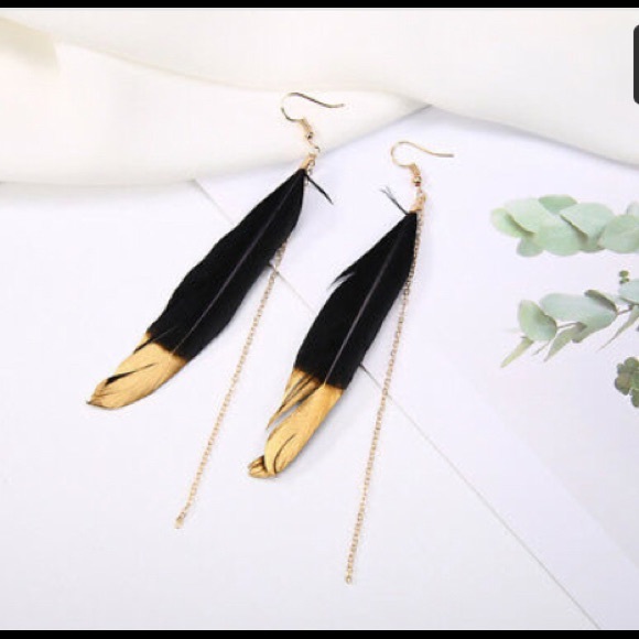 Jewelry - Noir Oro Leaf Earrings
